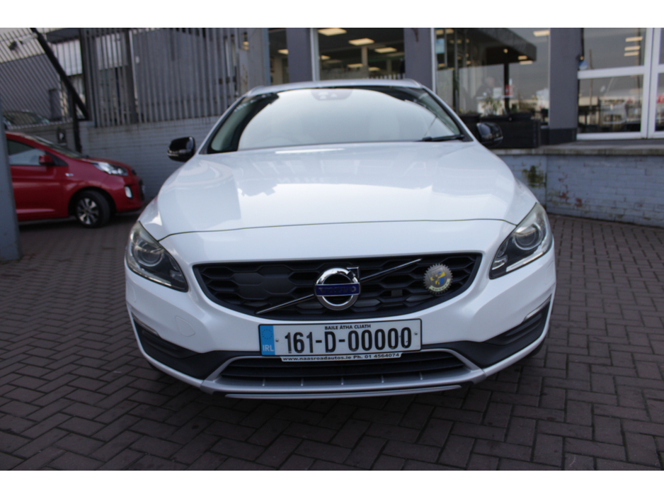 2016 Volvo V60 CROSS COUNTRY - image 9