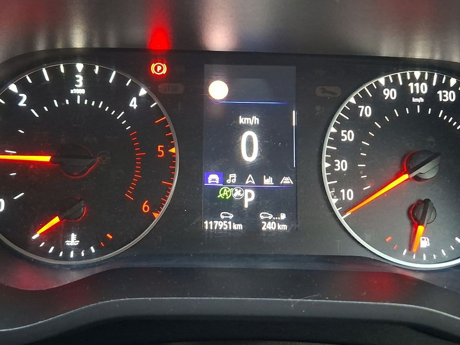 2022 Renault Trafic - image 13