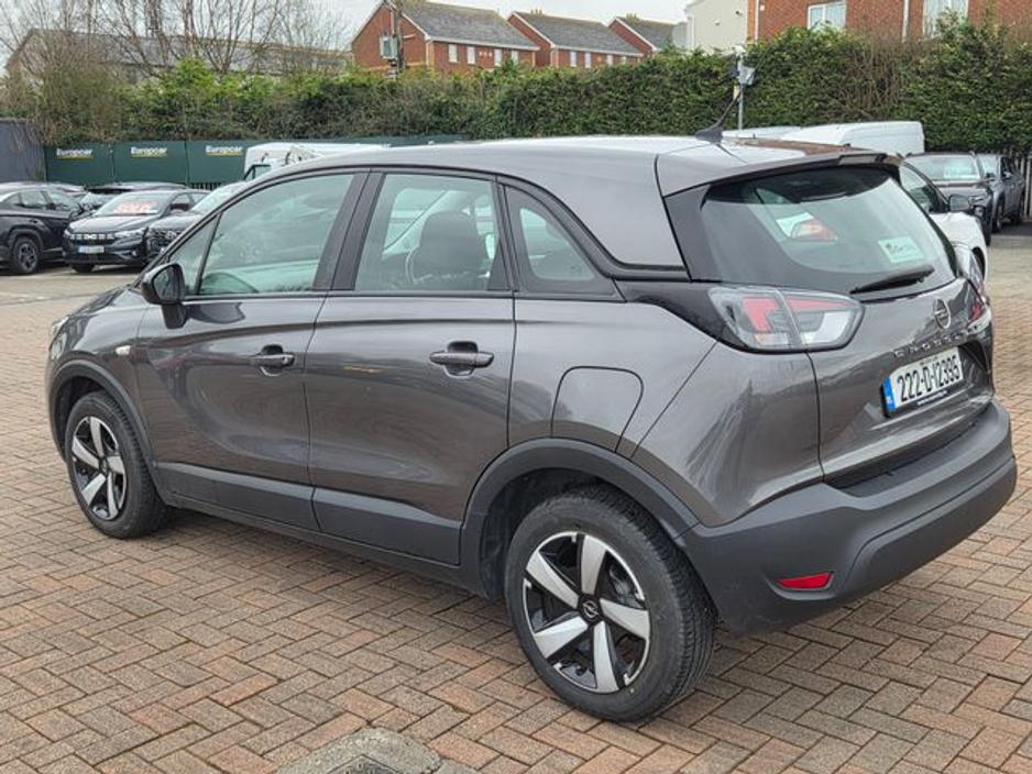 2022 Opel Crossland - image 3