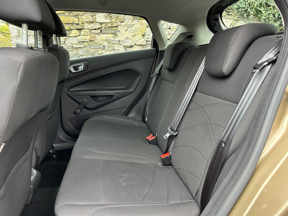 2013 Ford Fiesta - image 17