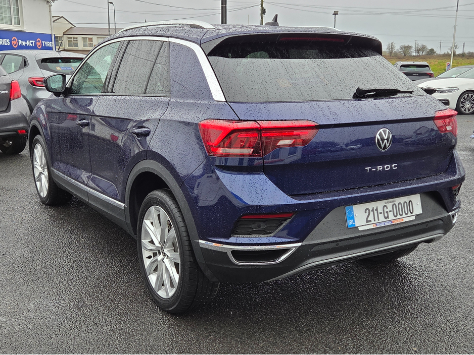 2021 Volkswagen T-Roc - image 2