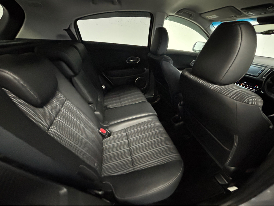 2017 Honda Vezel - image 11