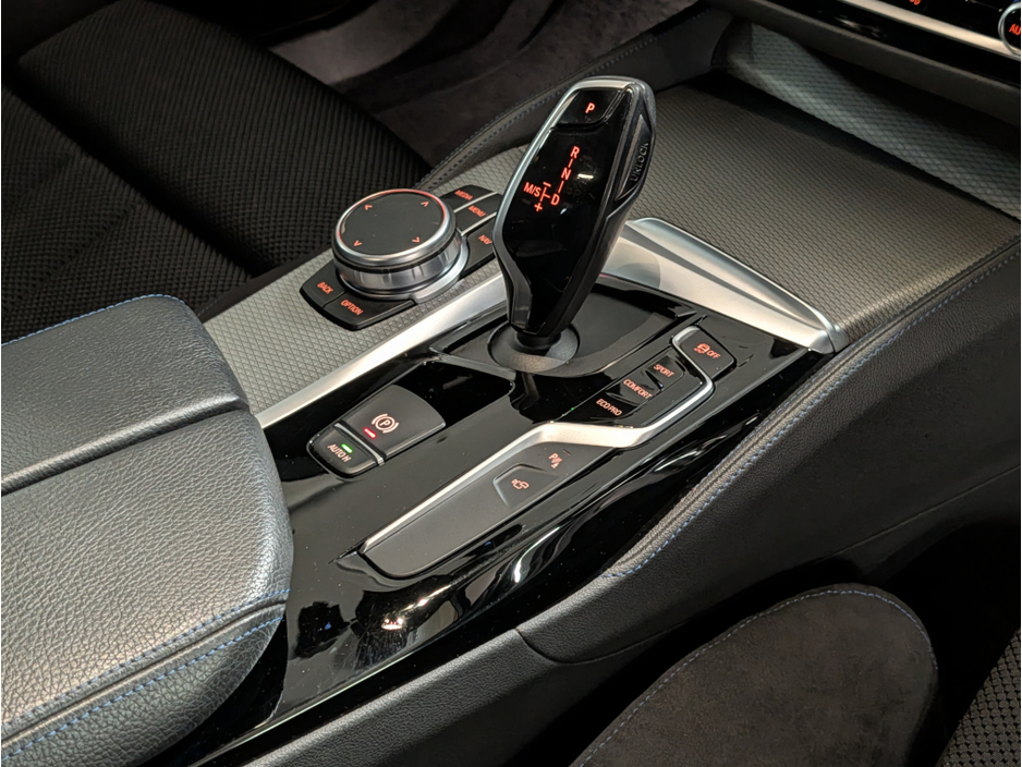 2020 BMW 5 Series - image 21