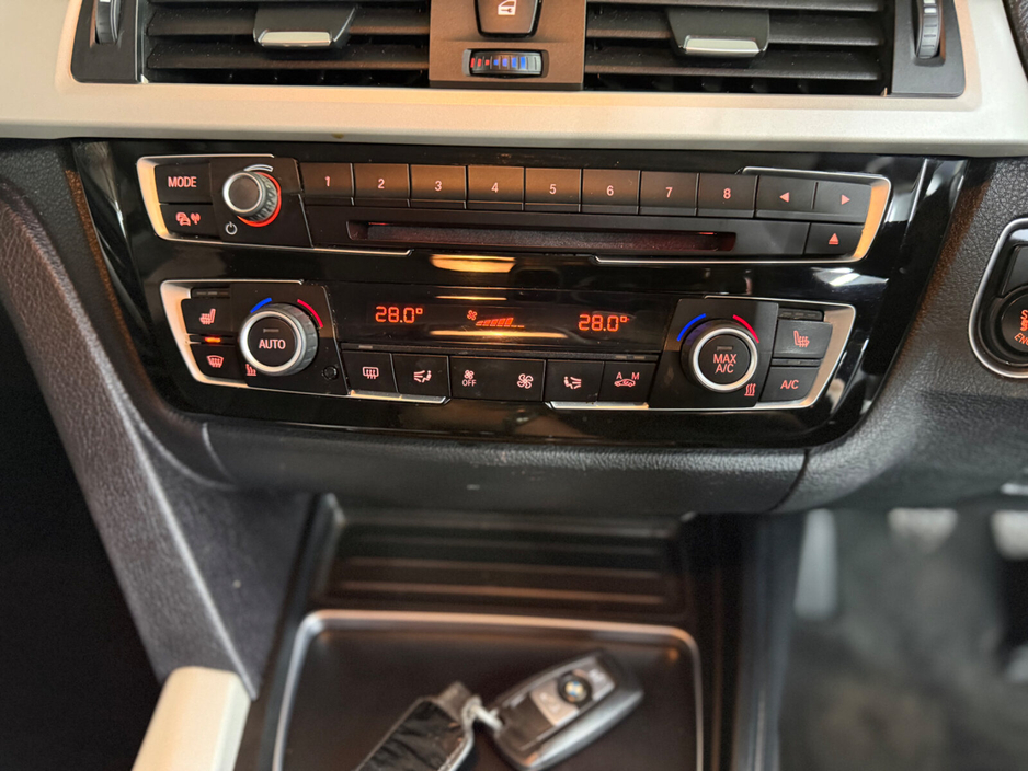 2016 BMW 3 Series - image 30