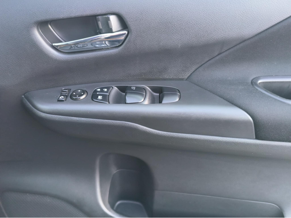 2017 Nissan Serena Highway Star V €19,950