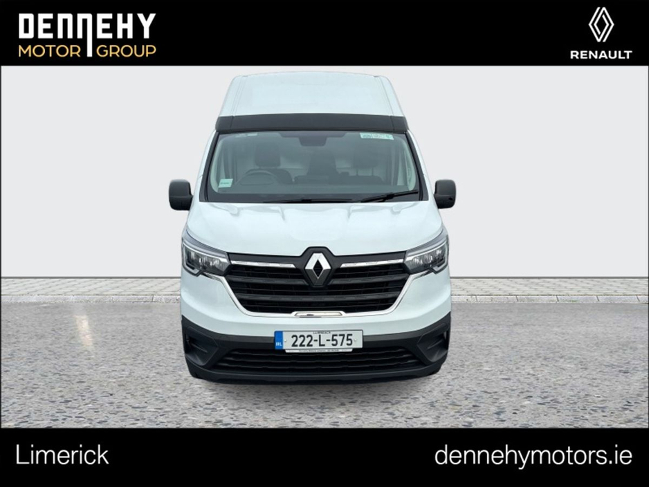 2022 Renault Trafic - image 8
