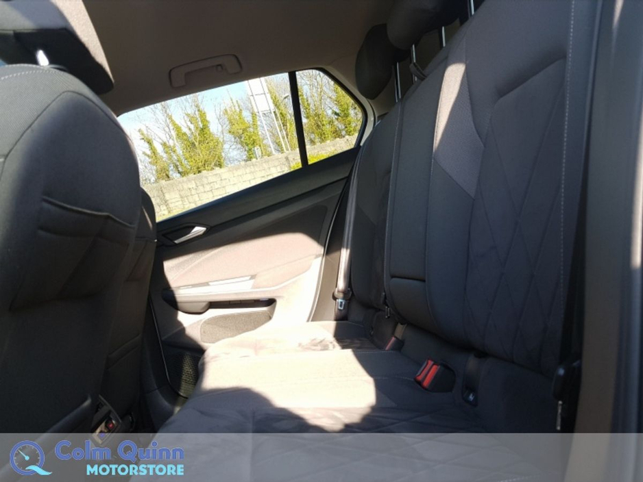 2021 Volkswagen Golf - image 9