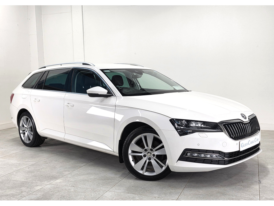2020 Skoda Superb - image 3