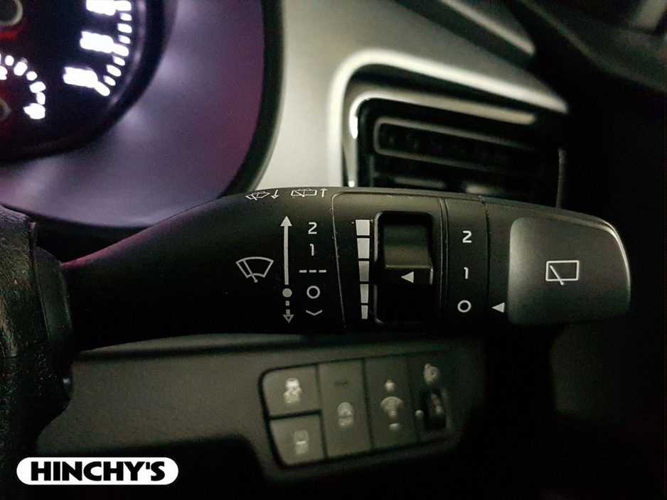 2022 Kia Stonic - image 22