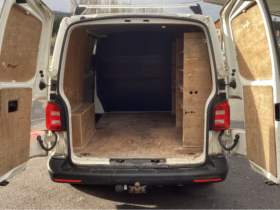 2019 Volkswagen Transporter - image 14