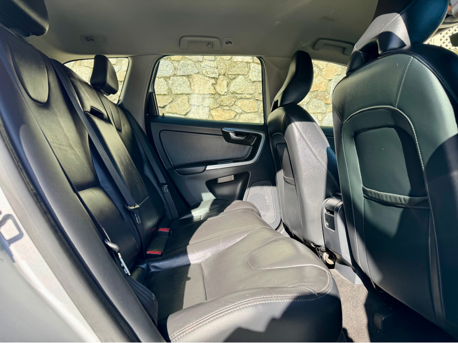 2015 Volvo XC60 - image 20