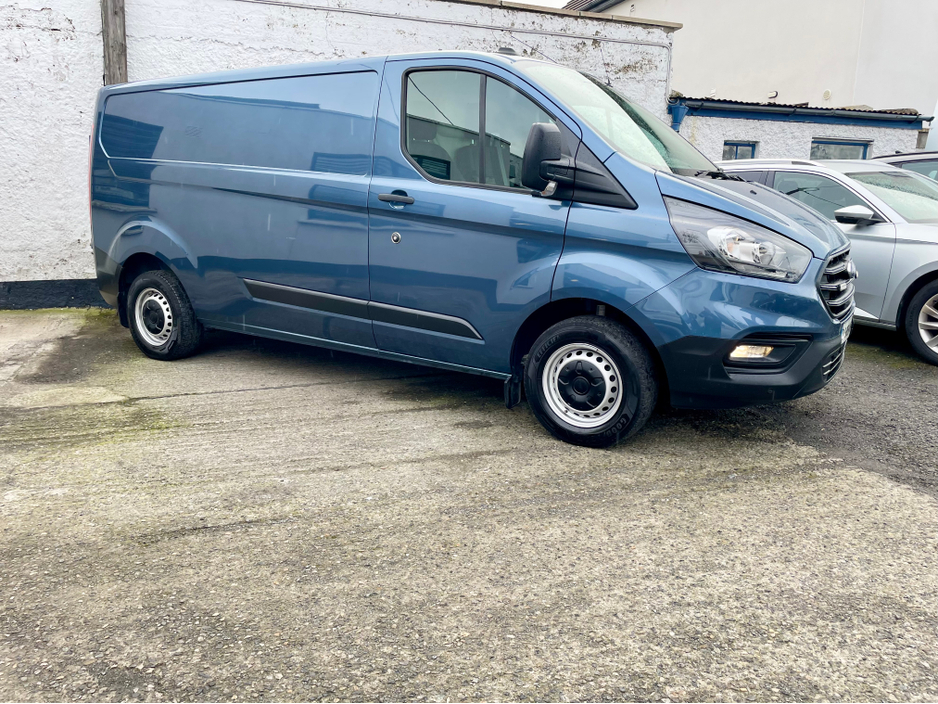 2023 Ford Transit Custom - image 3