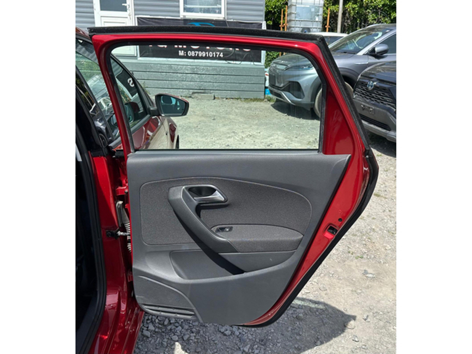 2015 Volkswagen Polo - image 7