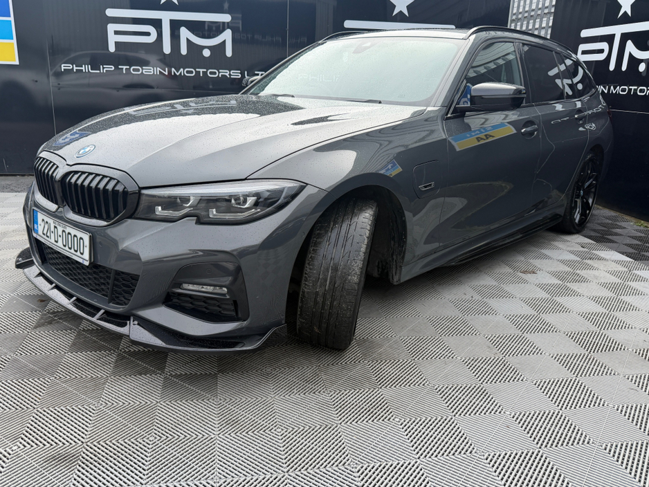 2022 BMW 3 Series - image 4