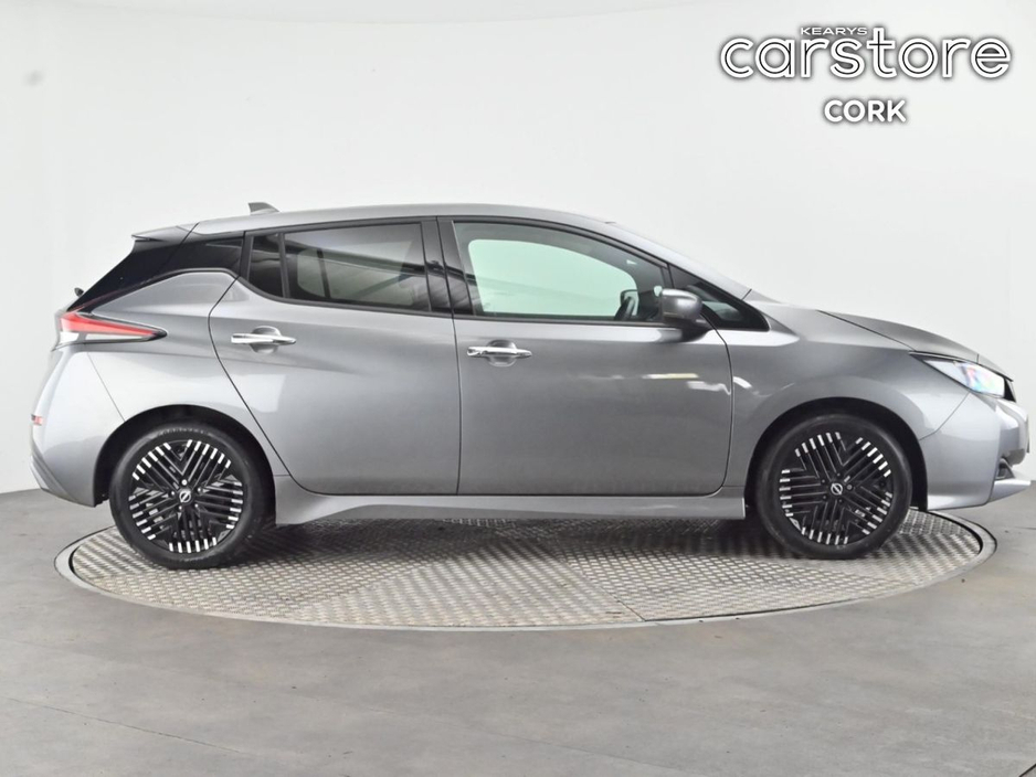 2023 Nissan Leaf - image 2