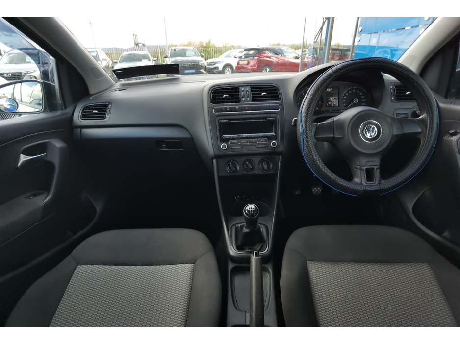 2013 Volkswagen Polo - image 12
