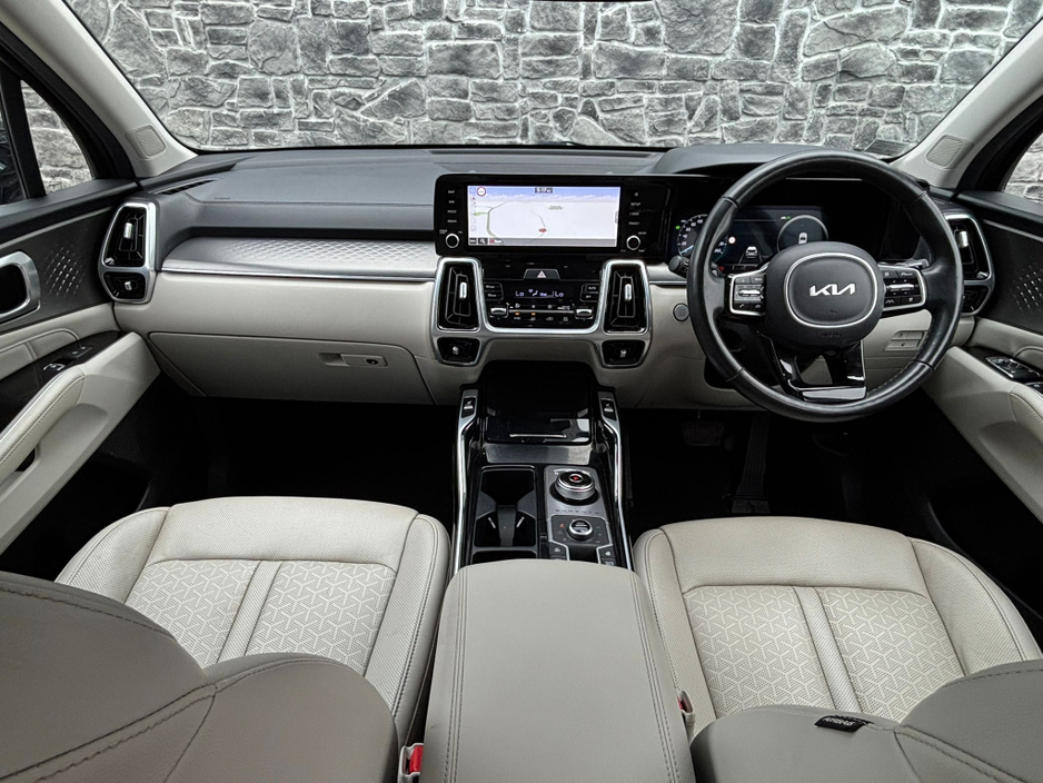 2022 Kia Sorento - image 11