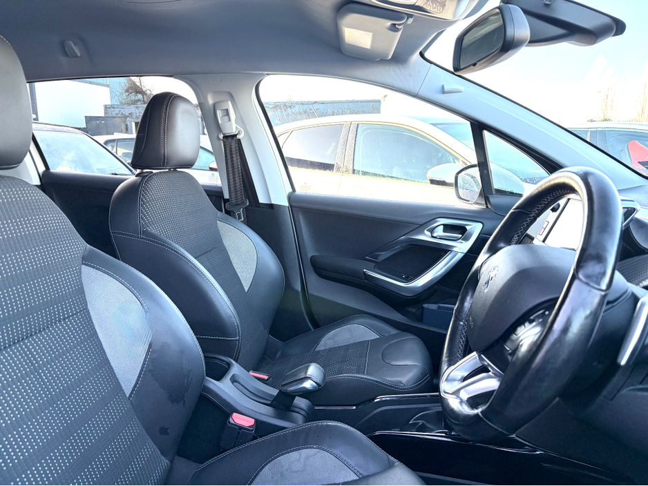 2017 Peugeot 2008 1.2 ALLURE  AUTOMATIC ** TOP SPEC ** 2 KEYS ** SUPERB EXAMPLE ** €11,995