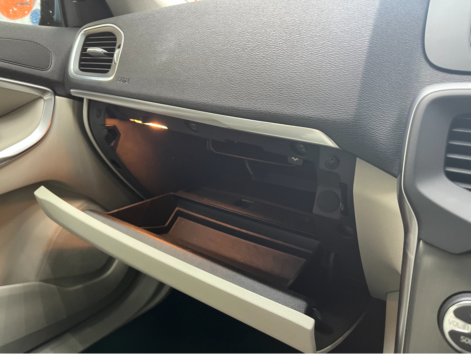 2015 Volvo V40 - image 17