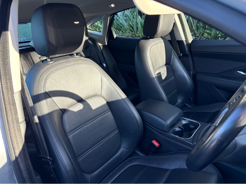2019 Jaguar E-Pace - image 13