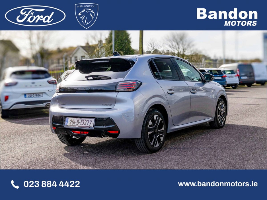 2025 Peugeot 208 - image 2