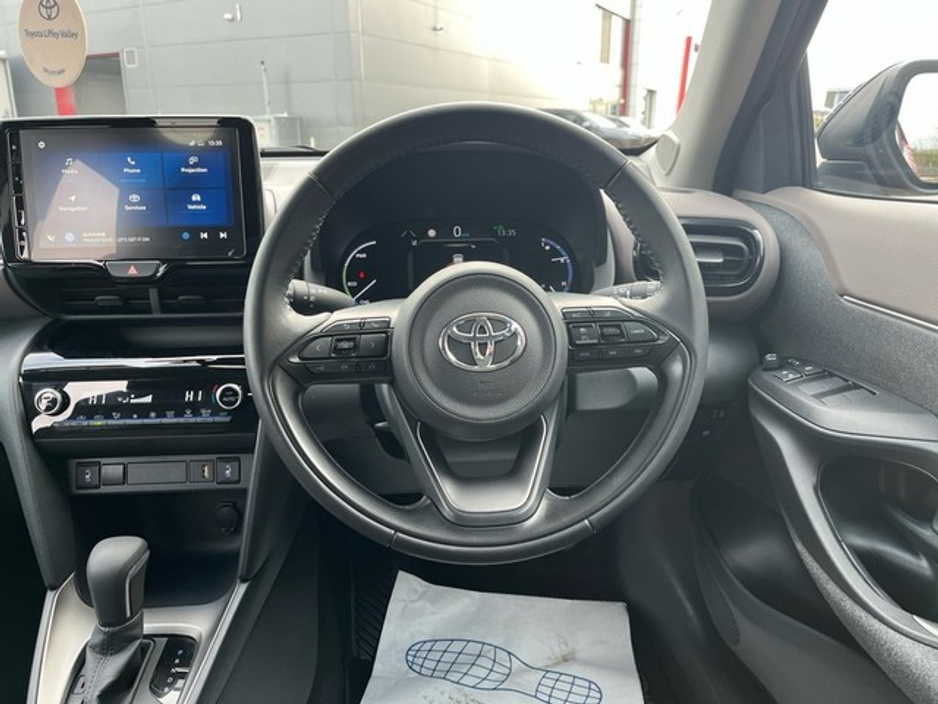 2022 Toyota Yaris Cross - image 9