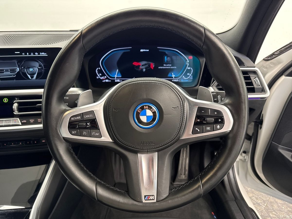 2022 BMW 3 Series - image 13