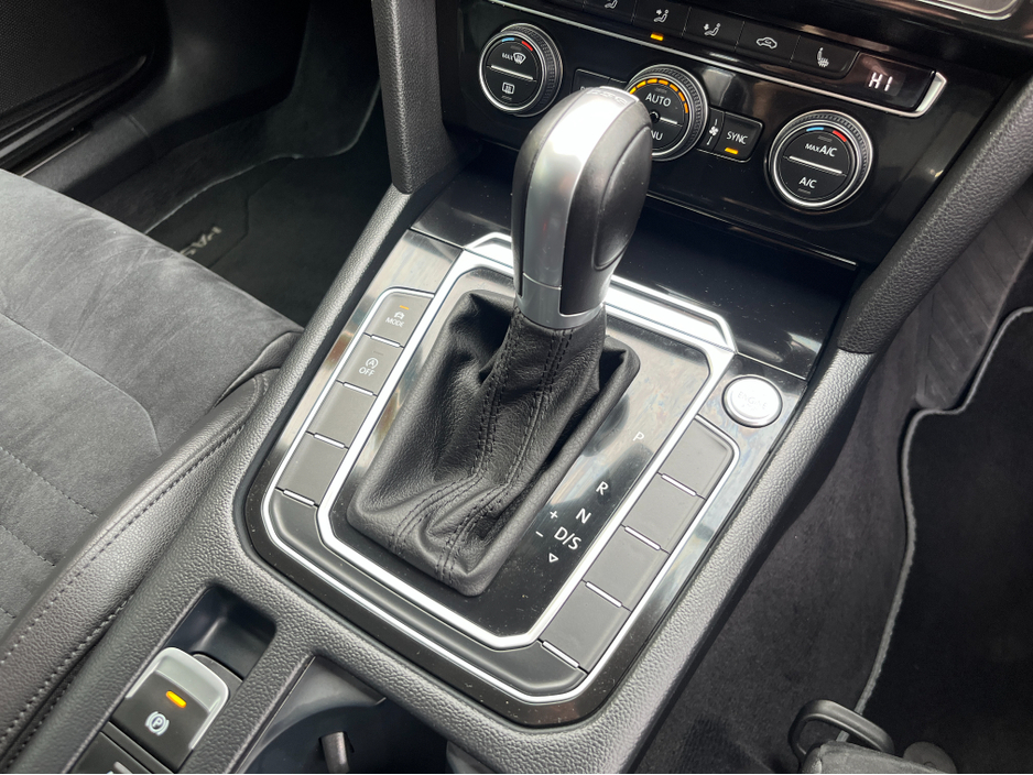 2019 Volkswagen Passat - image 18