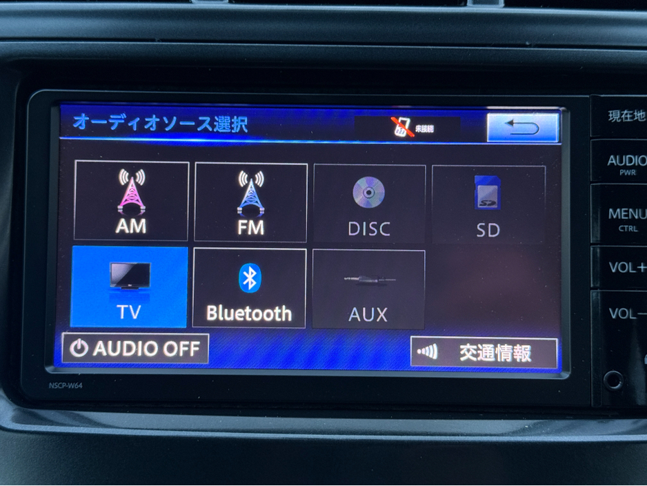 2014 Toyota Prius Alpha - image 24