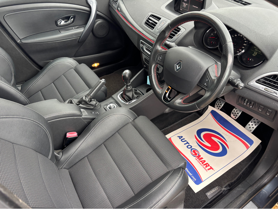 2016 Renault Megane - image 3