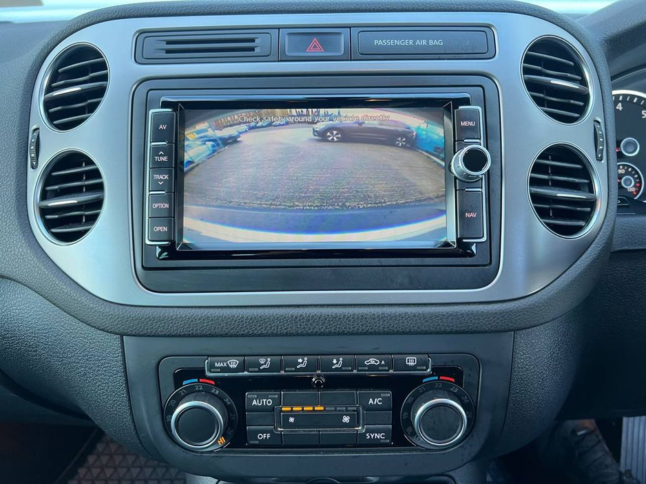 2015 Volkswagen Tiguan LOUNGE EDITION 1.2 TSI // FULL SERVICE HISTORY // 18" ALLOYS // REVERSE CAMERA €15,950