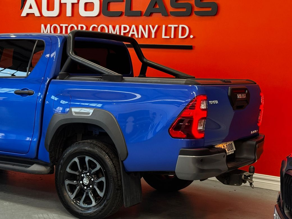2022 Toyota Hilux - image 8