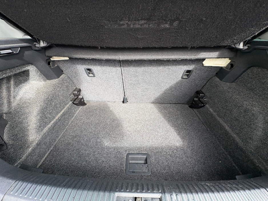 2014 Volkswagen Polo - image 3