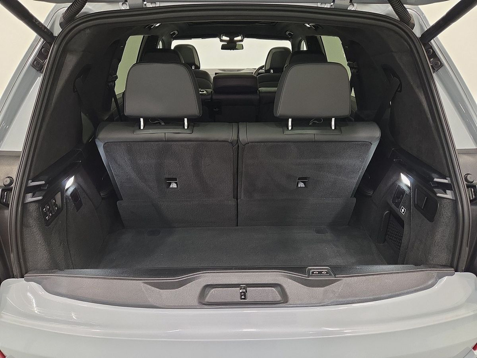 2023 BMW X7 - image 13