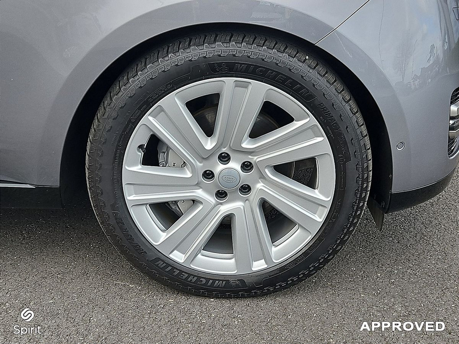 2025 Land Rover Range Rover - image 9