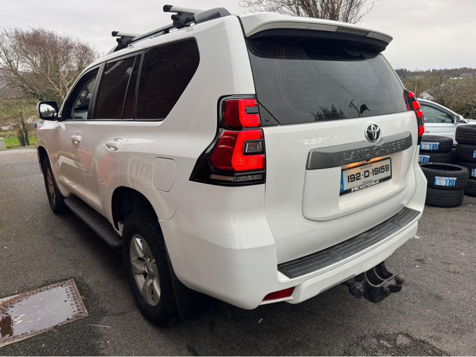 2019 Toyota Landcruiser - image 11