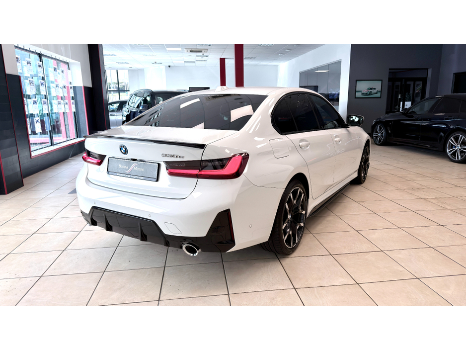 2025 BMW 3 Series - image 24