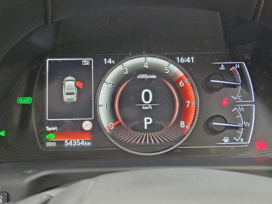 2019 Lexus ES 300 H - image 14