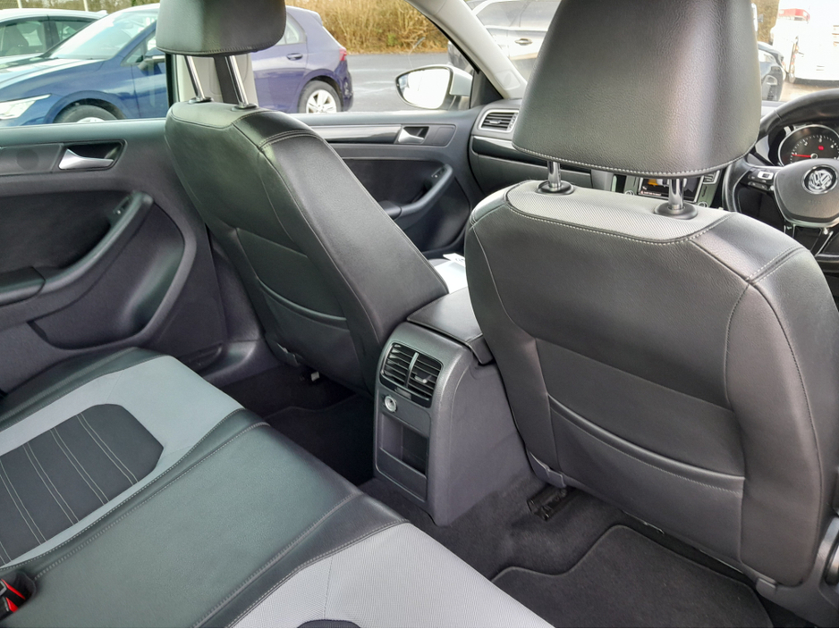 2015 Volkswagen Jetta - image 19