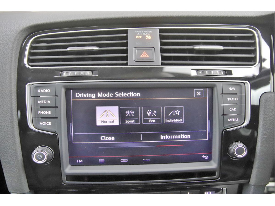 2018 Volkswagen Golf - image 18