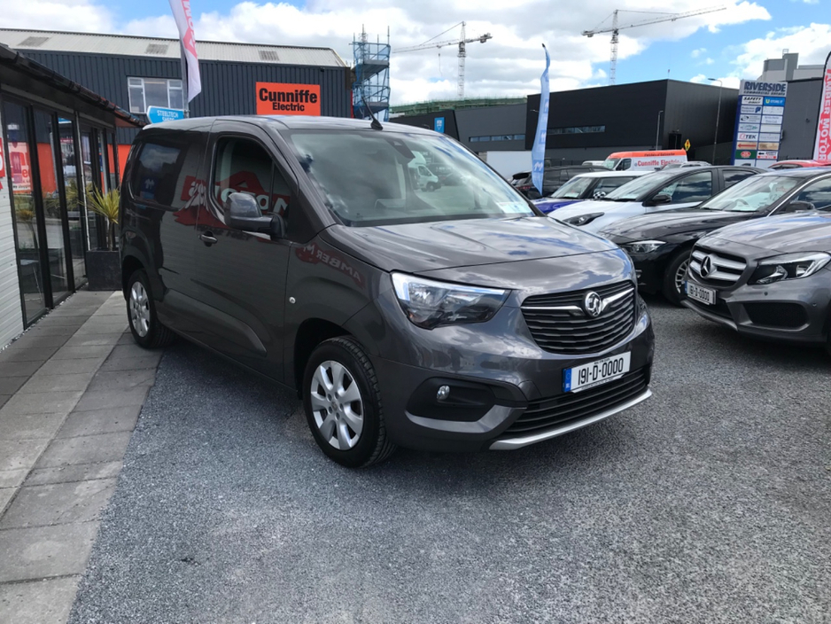 2019 Vauxhall Combo - image 3