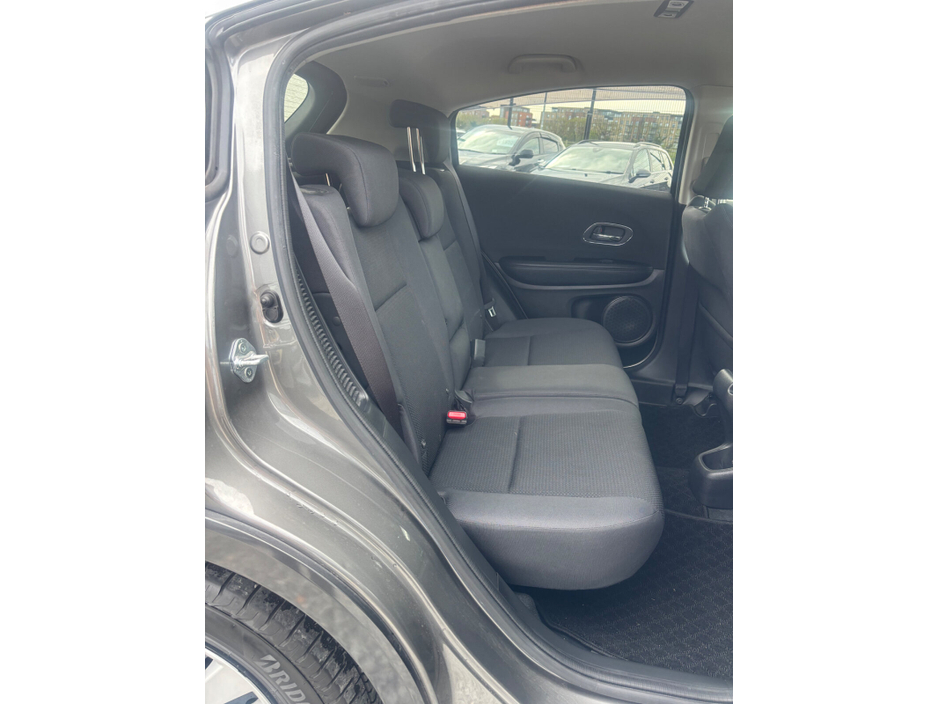 2020 Honda Vezel - image 5