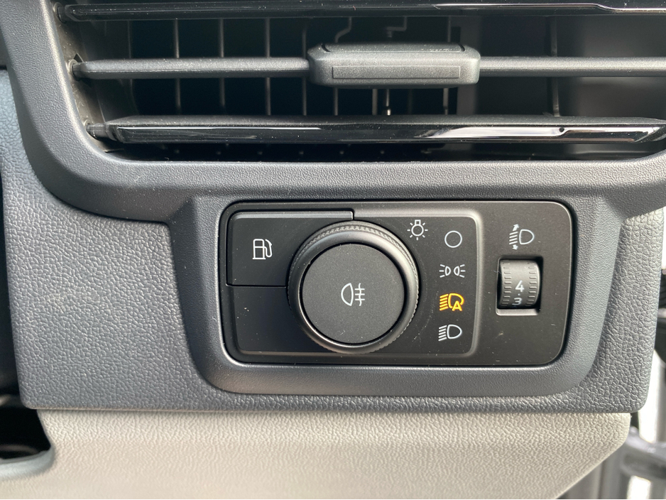 2026 Ford Transit Custom - image 18