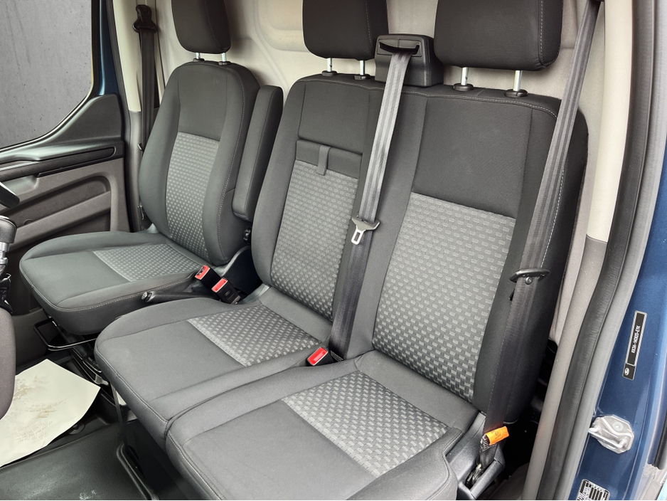 2021 Ford Transit Custom - image 11
