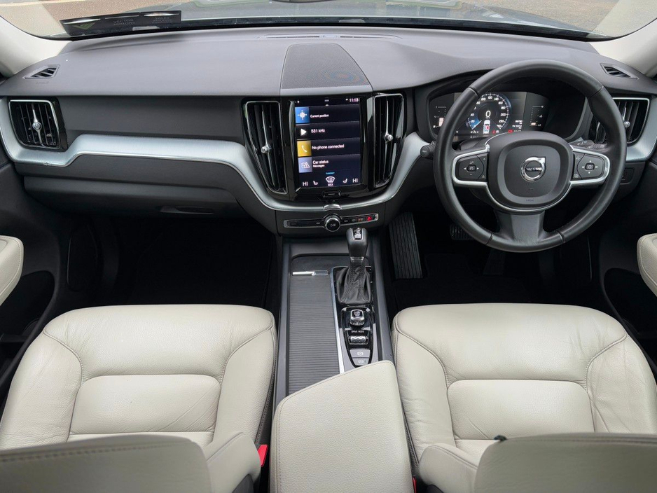 2018 Volvo XC60 - image 2