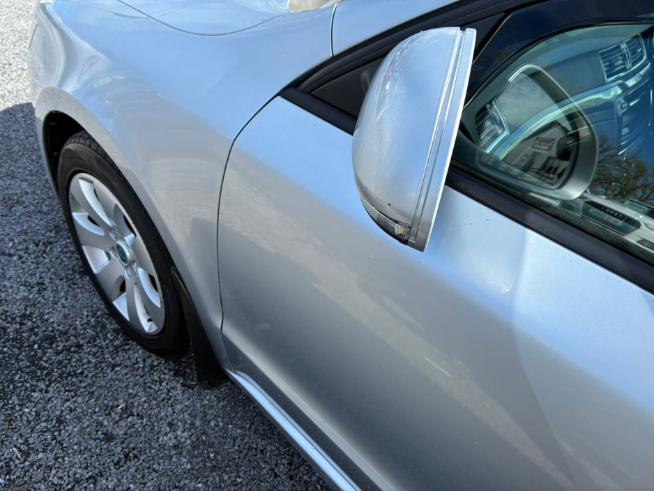 2013 Skoda Superb - image 13