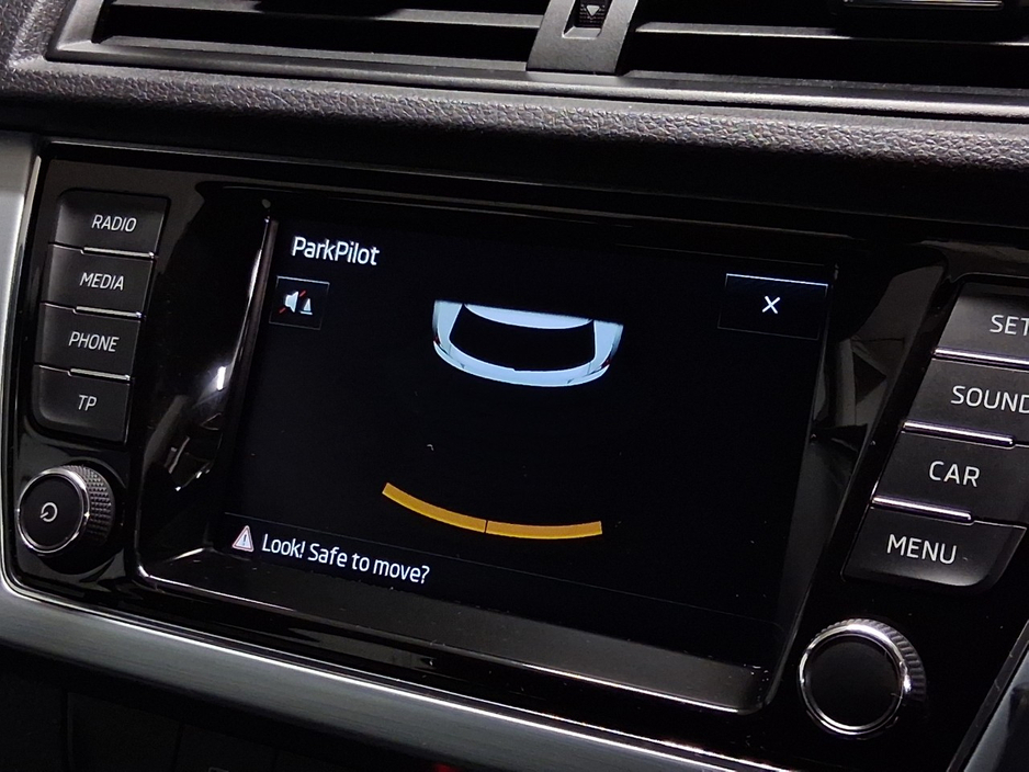 2015 Skoda Fabia - image 11