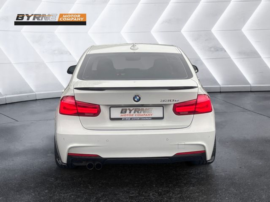 2016 BMW 3 Series - image 4