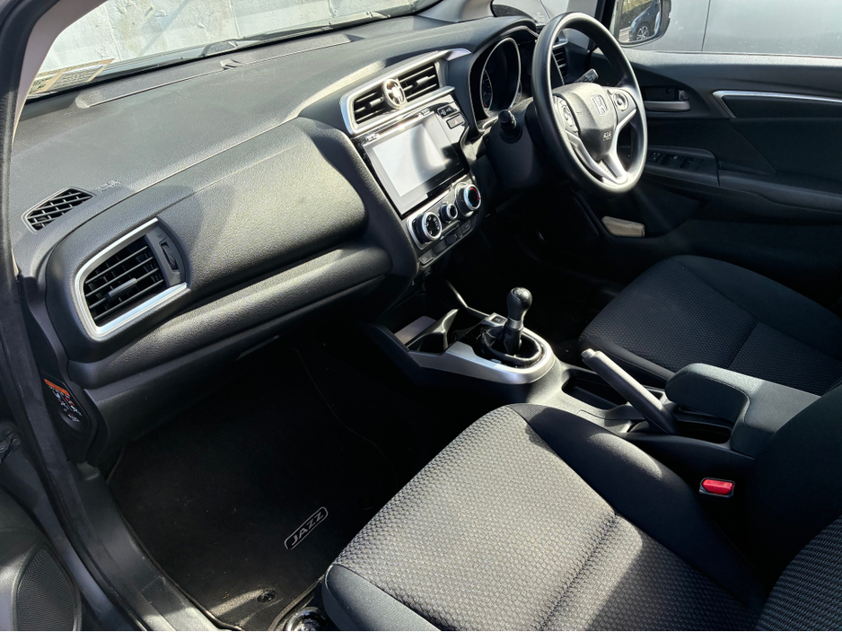 2018 Honda Jazz - image 13