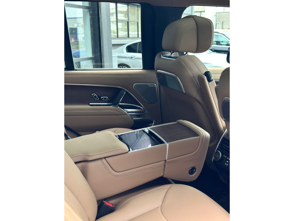 2025 Land Rover Range Rover - image 9